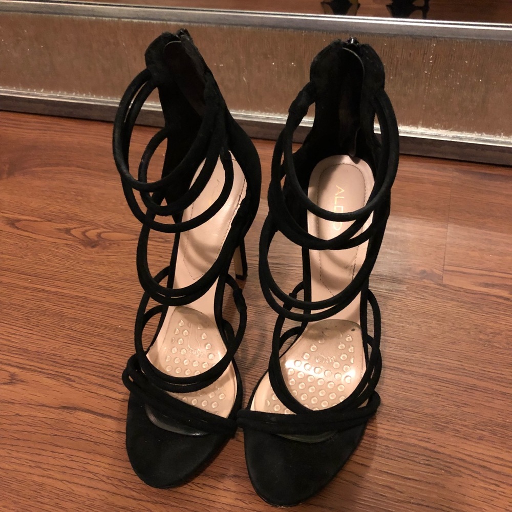 black heels - Picture 3 of 8